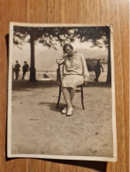 19444.   Fotografia D'epoca Donna Femme Su Sedia 1918 Italia - 10,5x8 - Personnes Anonymes