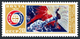 Russia 4324 Block/4, MNH. Michel 4357. Russo-American Space Cooperation, 1975. - Nuevos