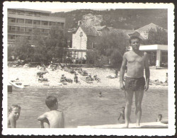 Trunks Muscular Man     On Beach Old Photo 8x11cm # 41213 - Anonieme Personen