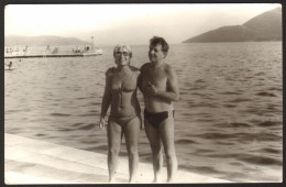 Couple Trunks Muscular Man And Bikini Woman    On Beach Old Photo 14x9cm # 41214 - Anonymous Persons