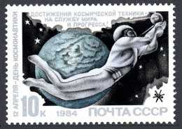 Russia 5245 Two Stamps, MNH. Mi 5375. Cosmonauts Day, 1984. Futuristic Spaceman. - Neufs