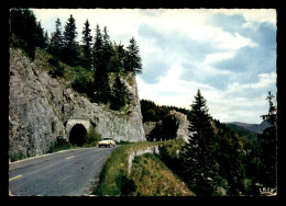 AUTOMOBILE - DS CITROEN SUR LA ROUTE DE MOREZ-LES-ROUSSES - Voitures De Tourisme