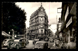 AUTOMOBILES - VICHY, PLACE VICTOR HUGO - Passenger Cars