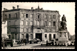 AUTOMOBILES - FORD VEDETTE - CITREON 9705  DB1 - COGNAC, HOTEL FRANCOIS 1ER - Voitures De Tourisme