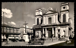 AUTOMOBILES - MONTAUBAN, LA CATHEDRALE - Voitures De Tourisme