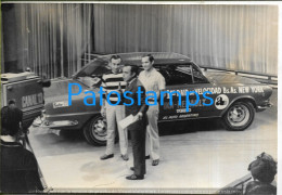 228275 ARGENTINA BUENOS AIRES ARTIST MANCERA PERIODISTA & AUTOMOBILE CAR RACE 18 X 12 CM PHOTO NO POSTAL POSTCARD - Argentinien