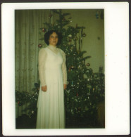 Woman Female Girl  In Wedding Dress Christmas Tree Portrait Old POLAROID Photo  10x10cm # 40817 - Anonyme Personen