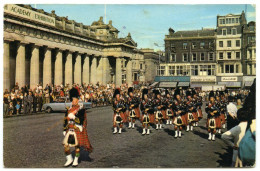 EDINBURGH - PIPE BAND, ROYAL SCOTTISH ACADEMY, PRINCES STREET (9 X 14cms Approx.) - Midlothian/ Edinburgh