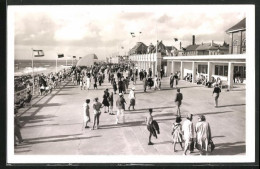 AK Westerland / Sylt, Nordseeheilbad, Belebte Kurpromenade  - Sylt