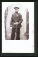 Foto-AK Soldat Mit Orden In Uniform  - War 1914-18