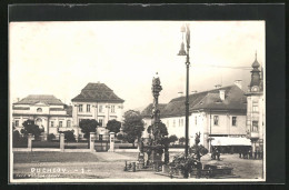 AK Dux / Duchcov, Hauptplatz Mit Brunnen Und Denkmal  - Tchéquie