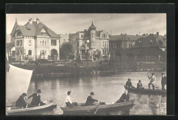 AK Dux / Duchcov, Ruderboote Auf See Mit Ort Im Hintergrund  - Tchéquie