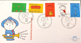 C) 1969, NETHERLANDS, FDC. CHILDREN'S ILLUSTRATIONS. WITH MULTIPLE STAMPS. XF - Andere & Zonder Classificatie