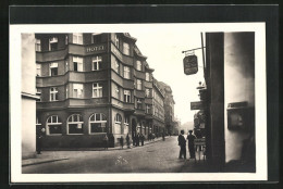 AK Zatec, Mesto Chmele, Strassenpartie Mit Hotel Goldener Löwe Im Ort  - República Checa