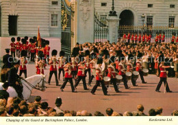 73255198 London Changing Of The Guard At Buckingham Palace - Autres & Non Classés