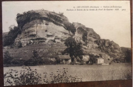 CPA 24 Dordogne, Les Eyzies, Rochers Et Entrée De La Grotte De Fond De Gaume  Station Préhistorique, éd Bloc Frères - Les Eyzies