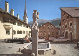 11686721 Zuoz GR Dorfplatz Mit Brunnen Und Kirche Zuoz - Autres & Non Classés