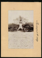 Fotografie Brück & Sohn Meissen, Ansicht Budapest, Passanten Am Petöfi-Denkmal  - Lieux