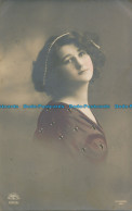 R026934 Old Postcard. Woman. 1912 - Monde