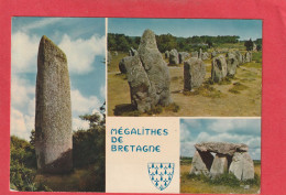 CPM . MULTIVUES " L'ALIGNEMENT DE CARNAC " DOLMEN DE LOCMARIAQUER ET MENHIR DE KERLOAS . AFFR LE 25-8-1977 . 2 SCANNES - Carnac