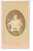 CDV PHOTO Sur Plaque Cartonnée Louise GILBERT Née En 1883 ( Photographe ABEL LACHAMBRE à DECIZE 58 NIEVRE) - Ancianas (antes De 1900)