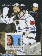 Sao Tome/Principe 2004 First Chinese Astronaut S/s, Mint NH, Transport - Space Exploration - Sao Tomé Y Príncipe