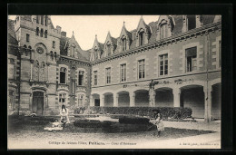 CPA Poitiers, Collège De Jeunes Filles, Cour D`Honneur  - Poitiers