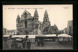 CPA Poitiers, L`Eglise Notre-Dame-la-Grande Et La Place Du Marché  - Poitiers