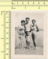 REAL PHOTO, Shirtless Man Swimsuit Women And Kid On Beach Homme Femmes Et Enfant Sur Plage Original Snapshot - Anonymous Persons