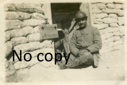 PHOTO FRANCAISE 224e RI - POILU ET ABRI EN FACE DE SAINTE MARIE A PY PRES DE SOMMEPY - TAHURE MARNE - GUERRE 1914 1918 - Krieg, Militär