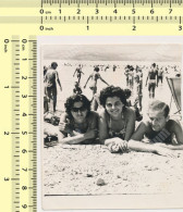 REAL PHOTO Beach Scene Women Shirtless Man Lying On Sand Femmes Et Homme Allongées Sur Sable Sur Plage Old SNAPSHOT - Anonymous Persons