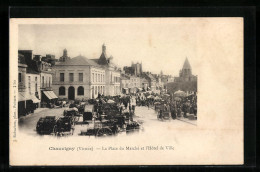 CPA Chauvigny, La Place Du Marché Et L`Hotel De Ville  - Chauvigny