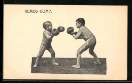 AK Zwei Knaben Mit Boxhandschuhen Beim Boxen  - Boxing