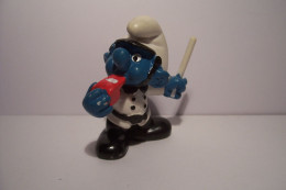 SCHTROUMPFS  -   SCHTROUMPF -  POLICIER  -  PEYO - 1981 -SCHLEICH - PORTUGAL - I Puffi