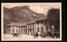 CPA Vif, La Place De La Mairie Et La Montagne D`Uriol  - Vif