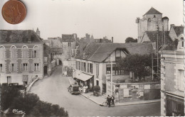 86 -  Carte Postale Semi Moderne De LA ROCHE POSAY   La Place De L'Eperon - La Roche Posay