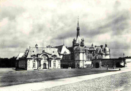 60 - Chantilly - Le Chateau - Façade Et Cour D'entrée - Carte Dentelée - CPSM Grand Format - Carte Neuve - Voir Scans Re - Chantilly
