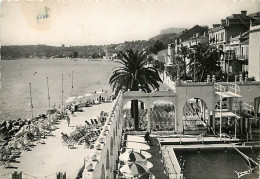 06 - Menton - La Piscine Et La Plage Du Casino - Carte Dentelée - CPSM Grand Format - Voir Scans Recto-Verso - Menton