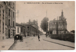 Carte Postale Ancienne Le Kremlin Bicêtre - Rue De L'Annexion Et L'Hôtel De Ville - Mairie - Kremlin Bicetre