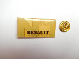 Beau Pin's  , Auto Renault , Importeur Des Jahres , Verso Quadrillé - Renault