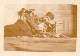Photographie Photo Vintage Snapshot Fumeur Opium Narguilé - Anonieme Personen