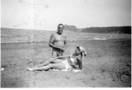 Photographie Photo Vintage Snapshot Piombino Barratti Italie Pin Up Couple - Lugares