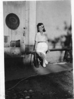 Photographie Photo Vintage Snapshot Femme Mode Soleil Lumière - Anonieme Personen