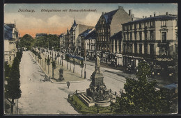 AK Duisburg, Königstrasse Mit Geschäften, Bismarckdenkmal Und Strassenbahn  - Strassenbahnen