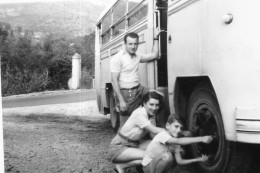 Photographie Photo Vintage Snapshot Car Autocar Bus Crevaison - Treni