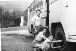 Photographie Photo Vintage Snapshot Car Autocar Bus Crevaison - Trains