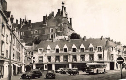 D8766 Gien La Place Et Le Chateau - Gien