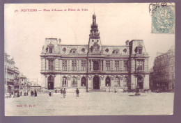 86 - POITIERS - HÔTEL De VILLE ET PLACE D'ARMES - ANIMÉE - - Poitiers