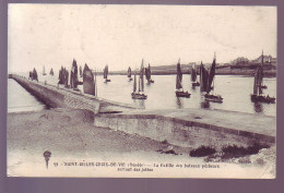 85 - SAINT-GILLES-CROIX-de-VIE - LES BATEAUX PECHURS SORTANT DU PORT - ANIMÉE - - Saint Gilles Croix De Vie