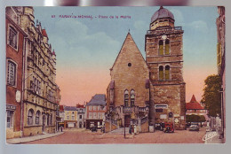 71 - PARAY-le-MONIAL - PLACE DE LA MAIRIE - COLORISÉE - AUTOMOBILE - - Paray Le Monial